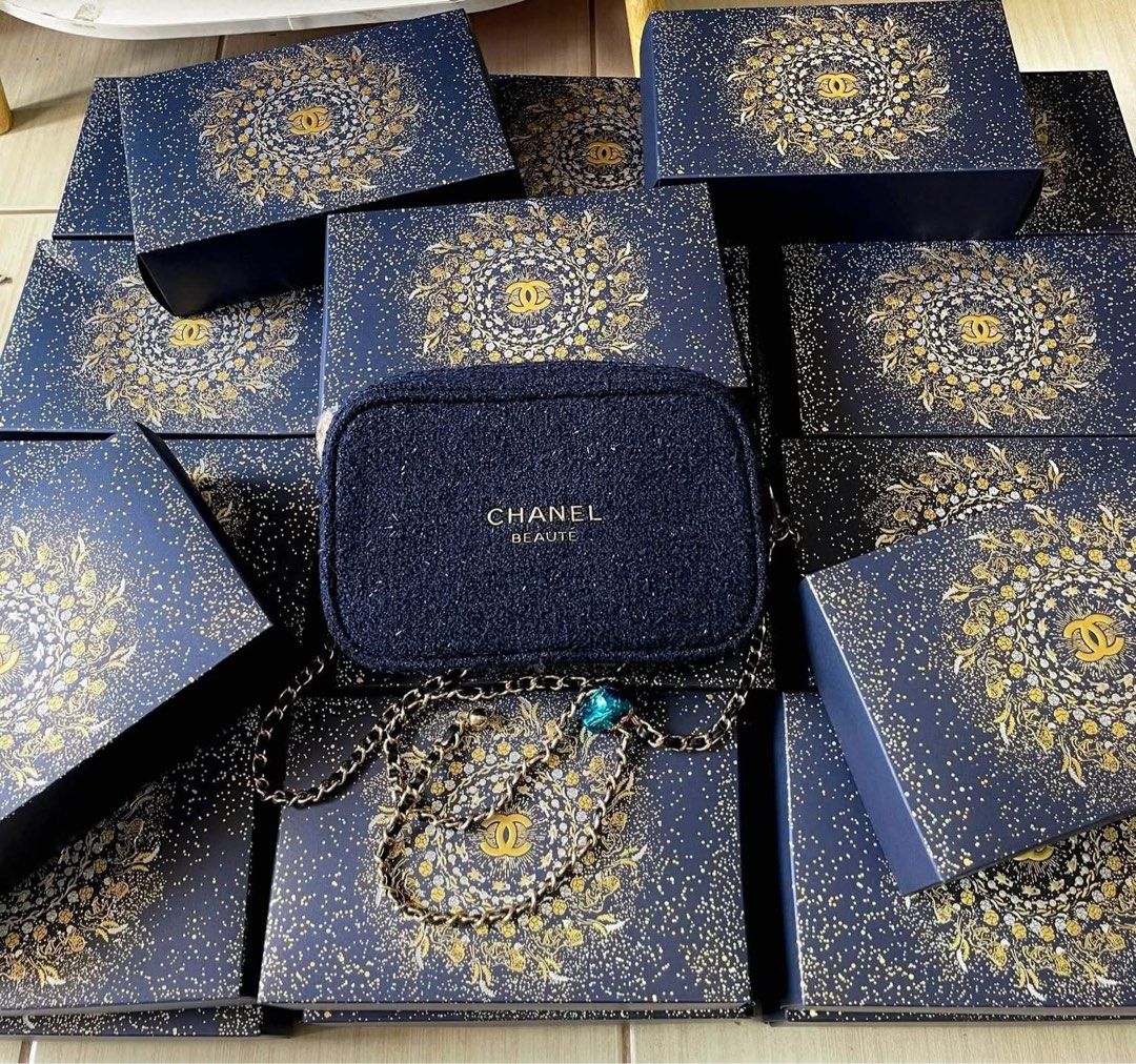 Chanel mini sling (Category: Cross-body Bags) located in Manila. Submitted by avery.thing (Listing ID 1469234353, Image 1). Description: .