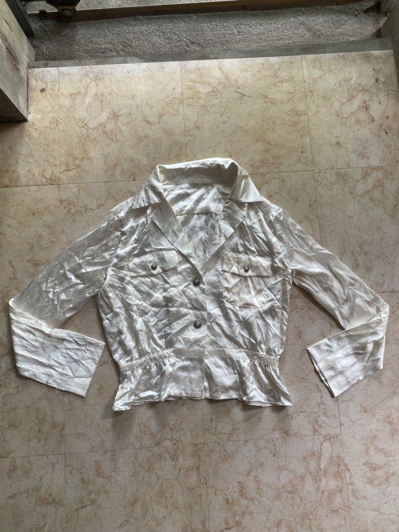 Chanel silk top (Category: Luxury Apparel) located in Tacurong. Submitted by _markus (Listing ID 1469168373, Image 1). Description: Cut neck tag Authentic Dimes W18.5 L19 Good condition .
