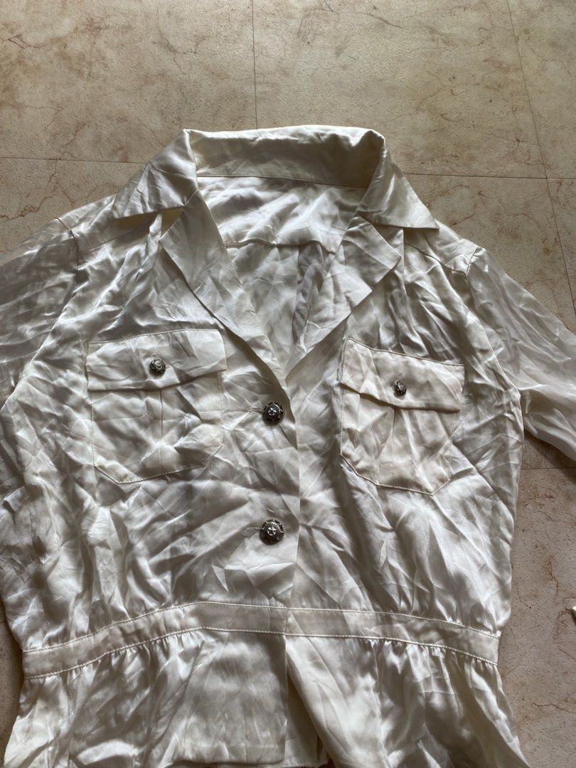 Chanel silk top (Category: Luxury Apparel) located in Tacurong. Submitted by _markus (Listing ID 1469168373, Image 2). Description: Cut neck tag Authentic Dimes W18.5 L19 Good condition .