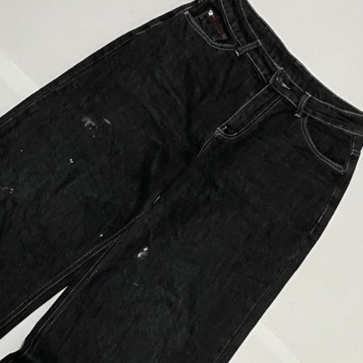 CHARCOAL BLACK BAGGY DENIM PANTS✨ (Category: Jeans) located in Bulacan. Submitted by cris_thrifty (Listing ID 1469229713, Image 2). Description: ₱300 + shipping fee CHARCOAL BLACK BAGGY DENIM PANTS✨ Size 29 Length 40 Leg hole 11 Thigh 12.5 • need wash • good fittings • Heavy • stain • semi thick • semi hard • must buy it.