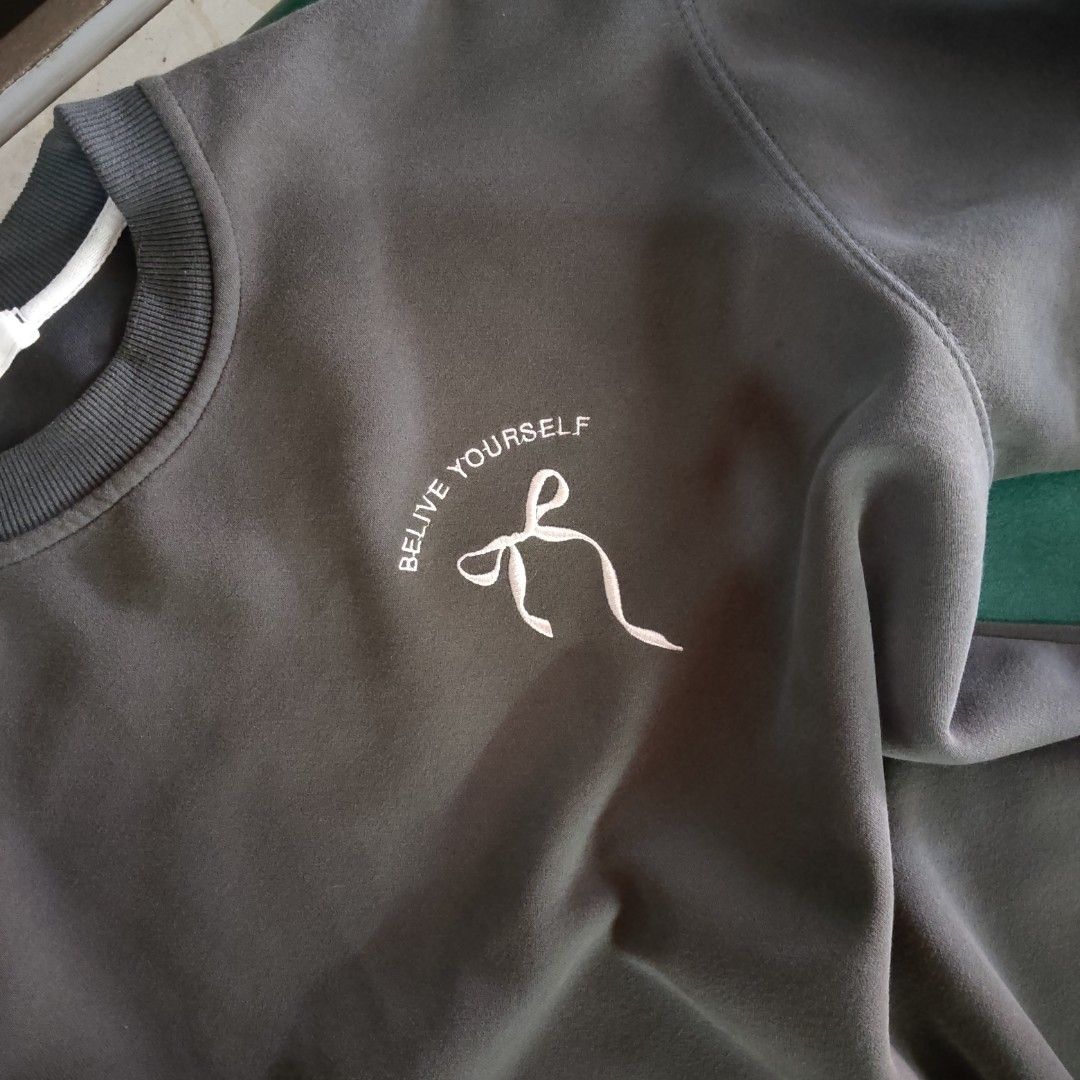 Charcoal Gray Oversized Sweatshirt / Pullover (Category: Coats, Jackets and Outerwear) located in Valenzuela. Submitted by 0003c4 (Listing ID 1468941973, Image 2). Description: personal fave 🥹⭐⭐ has pink embroidery both front and back!! fits xs to small!! location: Valenzuela or Malabon mod: lalamove or jnt.