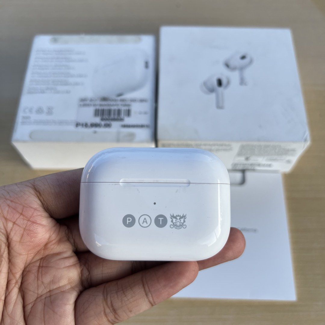 Charging Case Airpods Pro 2 Original (Lightning) (Category: Earphones) located in Cebu City. Submitted by luckyyfindss (Listing ID 1469264642, Image 2). Description: Charging Case Airpods Pro 2 Original (Lightning) I offer replacements to those missing or lost either left, right, and charging case Airpods this is the best for you 💯 - Still in great condition with engraving name - With replacement box - A2700 Model Number - All features are worki