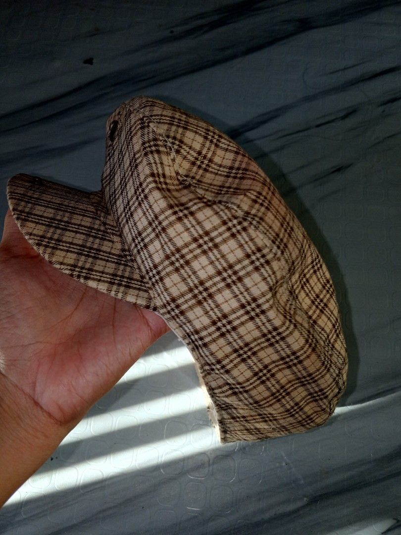 CHECKERED NEWS BOY/BERET HAT (Category: Hats & Beanies) located in San Carlos City. Submitted by sweetfurie (Listing ID 1469389055, Image 2). Description: u can wear it as beret hat or news boy hat.