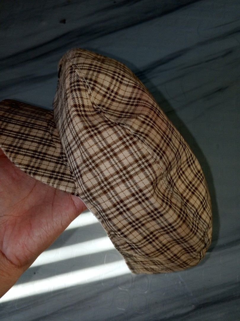 CHECKERED NEWS BOY/BERET HAT (Category: Hats & Beanies) located in San Carlos City. Submitted by sweetfurie (Listing ID 1469389055, Image 1). Description: u can wear it as beret hat or news boy hat.