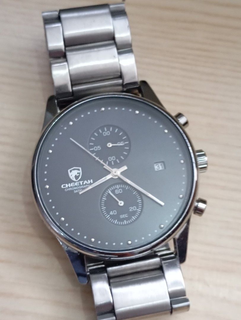 Cheetah chronograph (Category: Men's Watches) located in Las Pinas. Submitted by quick_deals_great_finds2 (Listing ID 1469204259, Image 2). Description: Original good working condition Quartz chronograph with battery 42mm Fits wrist size 6.8 inches.