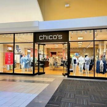 CHICO’S Ivory White Loose Top (Category: Others Tops) located in Paranaque City. Submitted by famsale2016 (Listing ID 1469246461, Image 3). Description: Like new ✨ Size 1/Medium on tag can fit Large Size S & M available Chico’s is an American women’s clothing and accessories retailer founded in 1983 on Sanibel Island, Florida, by Helene and Marvin Gralnick..