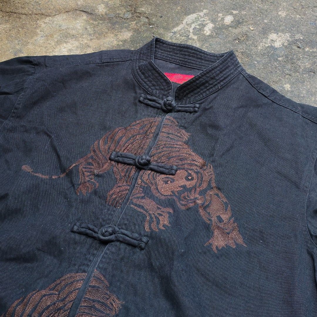 Chinese Archive (Category: Activewear) located in Manila. Submitted by thrifttriplangnigio (Listing ID 1469273967, Image 2). Description: Vintage Black Chinese Dragon Embroidered Jacket Very Good Condition No Issue W-22 L-28 MOP-GCASH/ UB BANK MOD-J&T LOC- NORTH CALOOCAN DM ME IF INTERESTED.
