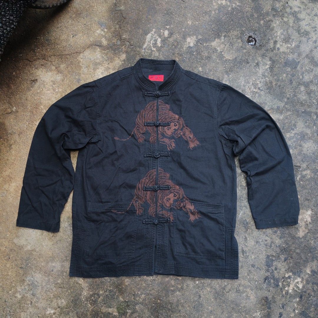 Chinese Archive (Category: Activewear) located in Manila. Submitted by thrifttriplangnigio (Listing ID 1469273967, Image 1). Description: Vintage Black Chinese Dragon Embroidered Jacket Very Good Condition No Issue W-22 L-28 MOP-GCASH/ UB BANK MOD-J&T LOC- NORTH CALOOCAN DM ME IF INTERESTED.