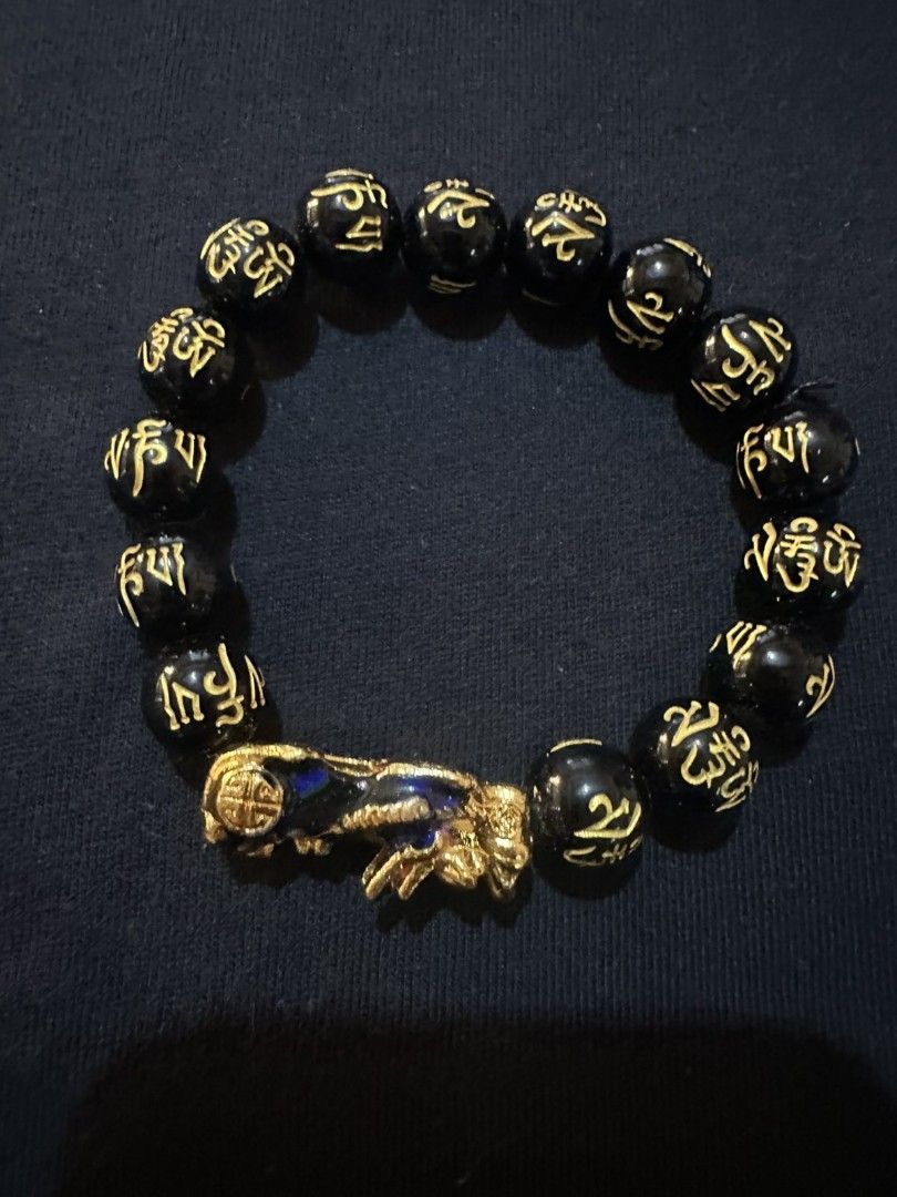 CHINESE PIXIU beaded bracelet attract wealth (Category: Luxury Accessories) located in Manila. Submitted by noblecrystal2026 (Listing ID 1469280323, Image 1). Description: Brandnew From China Chinese Pixiu beaded bracelet unisex Funshui talisman Attract wealth Protect assets Ward off negative energy PHP400.00 Ships nationwide.