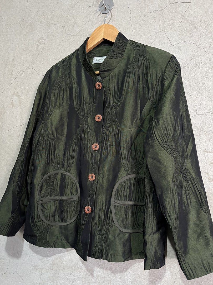 chinese pleated jacket (Category: Coats, Jackets and Outerwear) located in Cagayan de Oro. Submitted by vintagevvvictim (Listing ID 1469206349, Image 3). Description: size Medium excellent condition.