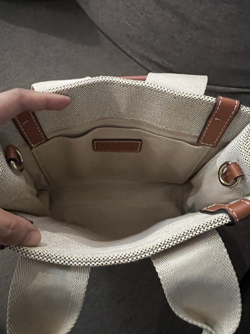Chloe bag (Category: Shoulder Bags) located in Paranaque City. Submitted by elle21fabfinds (Listing ID 1469307664, Image 2). Description: .