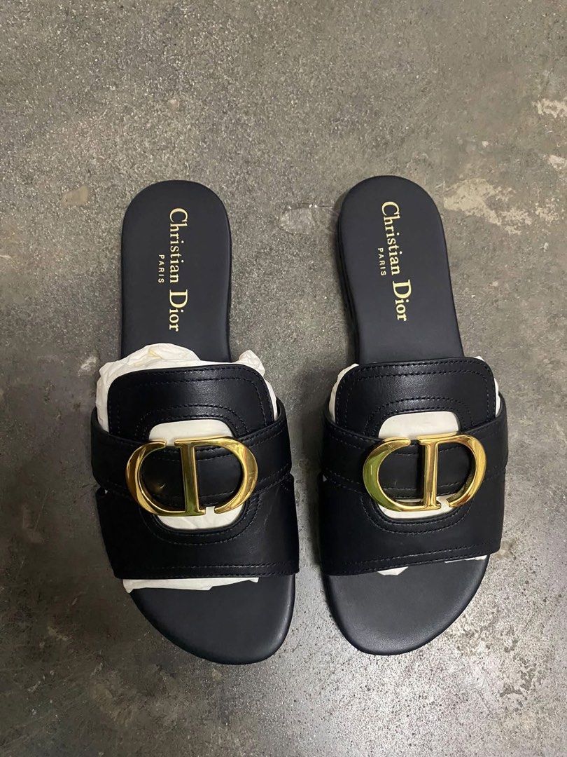 Christian Dior Slipper (Category: Sneakers & Footwear) located in Antipolo. Submitted by luxurieslvoes (Listing ID 1469205874, Image 3). Description: Lalamove Ready Size 36 only.