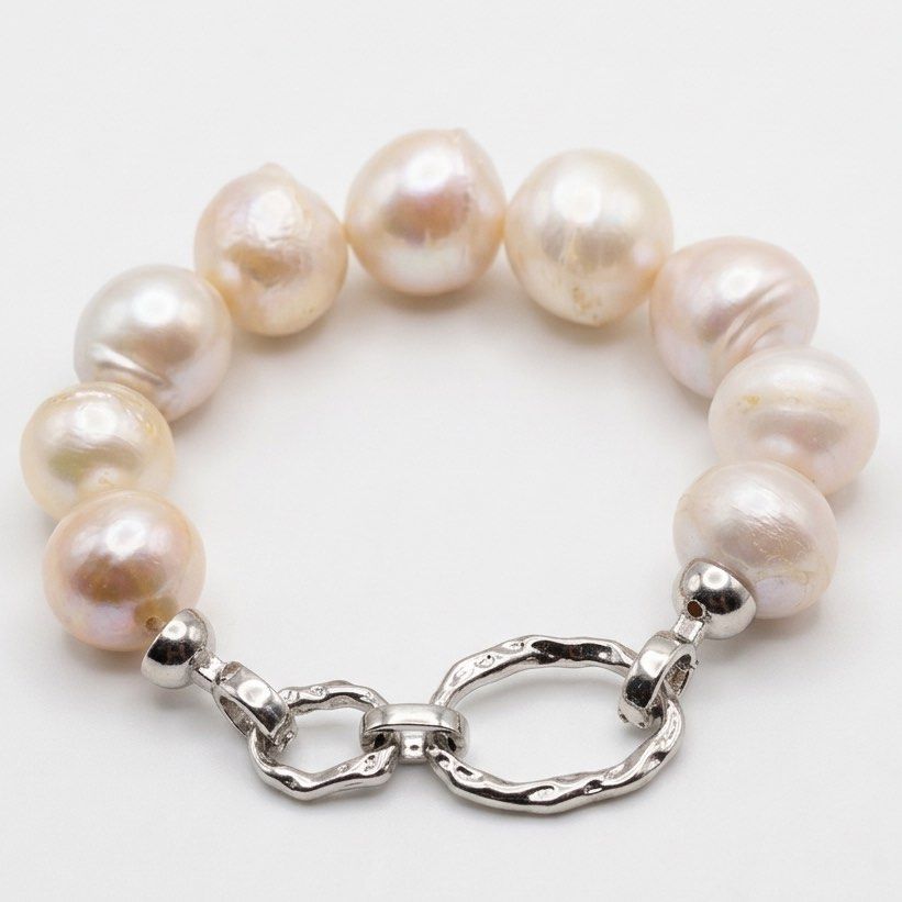 Chunky pearl bracelet (Category: Bracelets) located in Lipa City. Submitted by avenueusco_ph (Listing ID 1469287766, Image 1). Description: 14.5mm - 15.6mm pearl size with perfect luster. A bit of growth lines 🦪✨.