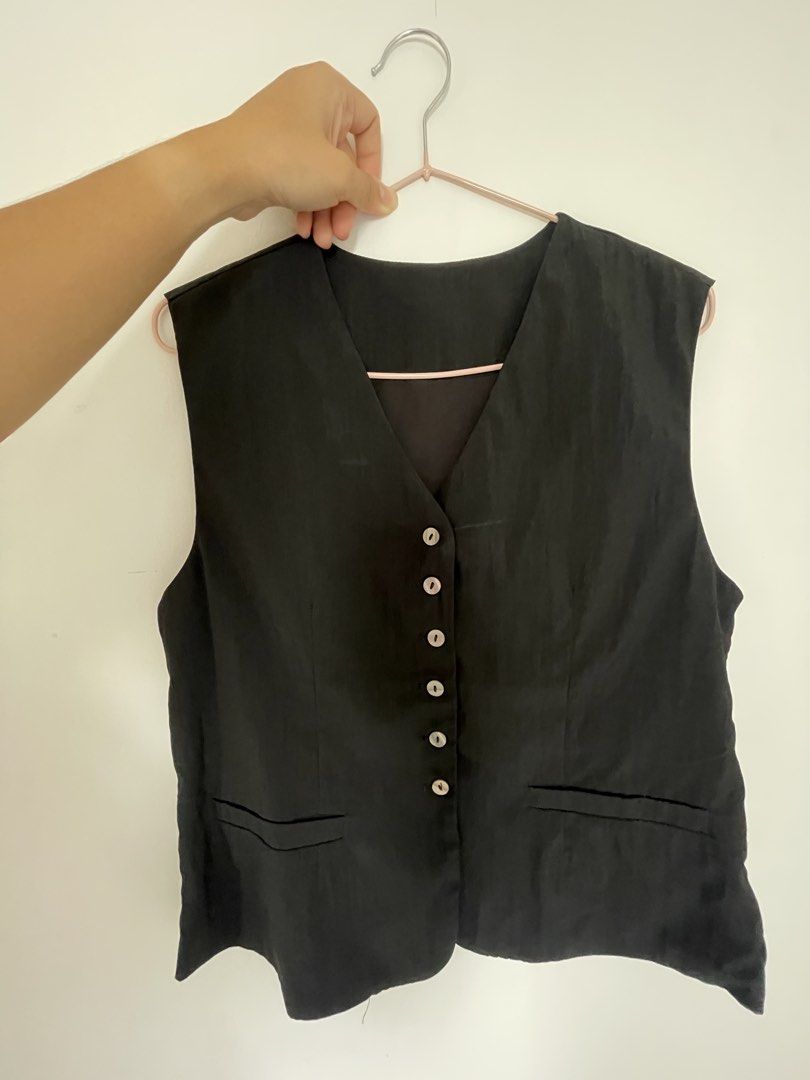 Classic Black Button-Up Waistcoat Vest (Category: Sleeveless) located in Agdangan. Submitted by happyphoenix.d92869 (Listing ID 1469211816, Image 2). Description: - Unisex - Color: Classic Black - Size: fits m to l - Style: Sleeveless waistcoat vest with V-neck - Details: Functional front buttons and two front pockets - Fit: Standard fit with classic tailoring - Versatility: Easy to layer over shirts or wear solo for a chic look.