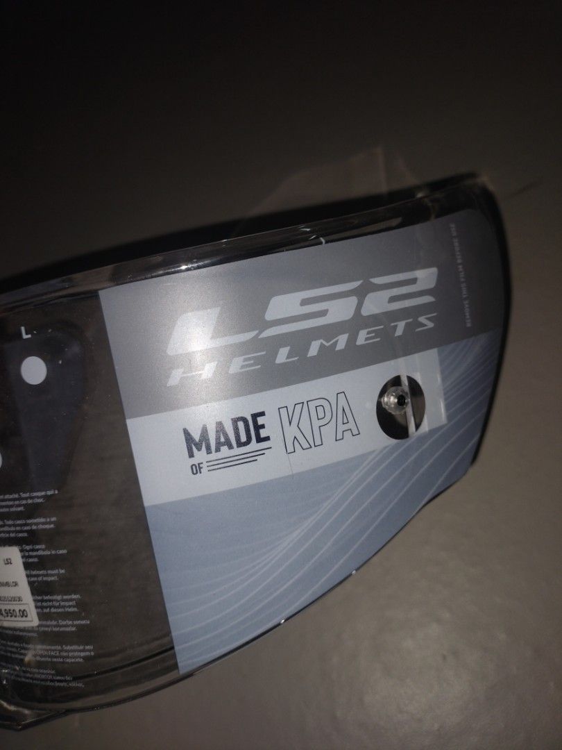 ‼️CLEAR LS2 HELMET‼️ (Category: Helmets and other Riding Gears) located in Marikina City. Submitted by gras.elle_018 (Listing ID 1469263435, Image 2). Description: ‼️PRICE STILL NEGOTIABLE/OPEN FOR REASONABLE OFFERS, PM FOR MORE DETAILS‼️ - Color: Clear - NO ISSUES ✅ - NO COD 🙅‍♀️ 📌 MOP: GCASH 📌 MOD: PICK UP or LALAMOVE/SPX/JNT.