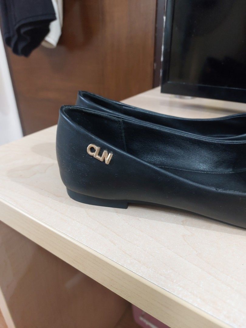 CLN Black Pointed Toe Flats [Size 41] (Category: Flats & Sandals) located in Pasig City. Submitted by iyaa123 (Listing ID 1469229365, Image 2). Description: Other Info: No box included Payment Method: GCash, Maribank, or Bank (BPI) Delivery Option: Grab Lalamove J&T * Delivery Expense to be shouldered by BUYER * Delivery within Metro Manila as much as possible * Location of Seller: Pasig RFS: Decluttering Disclaimer PLS MANAGE YOUR EXPECTATIONS N