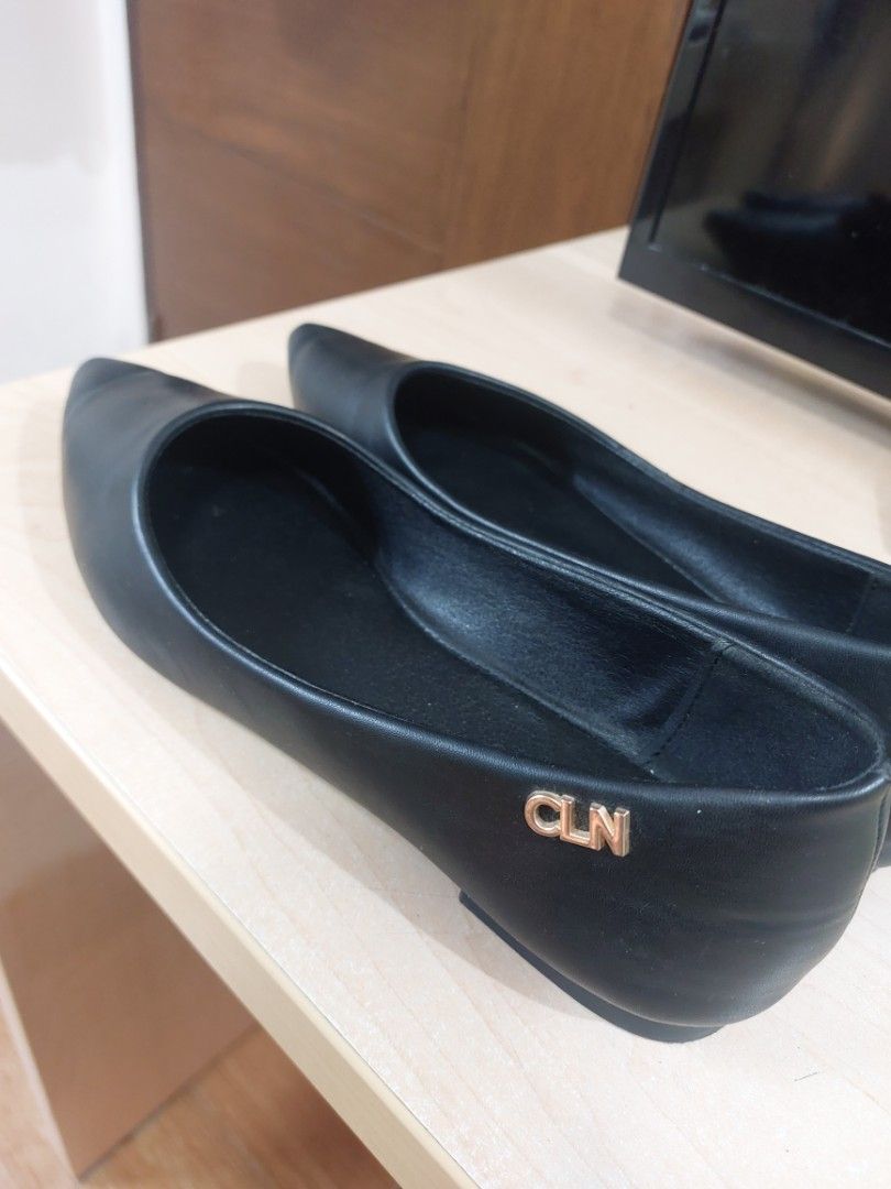 CLN Black Pointed Toe Flats [Size 41] (Category: Flats & Sandals) located in Pasig City. Submitted by iyaa123 (Listing ID 1469229365, Image 3). Description: Other Info: No box included Payment Method: GCash, Maribank, or Bank (BPI) Delivery Option: Grab Lalamove J&T * Delivery Expense to be shouldered by BUYER * Delivery within Metro Manila as much as possible * Location of Seller: Pasig RFS: Decluttering Disclaimer PLS MANAGE YOUR EXPECTATIONS N