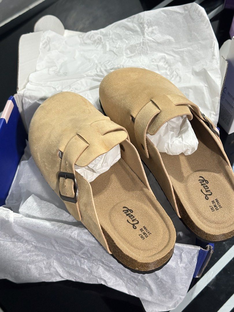 Clog shoes (Category: Slippers and slides) located in Manila. Submitted by jnh.joyyy (Listing ID 1469370091, Image 2). Description: Clog shoes Women size 38.