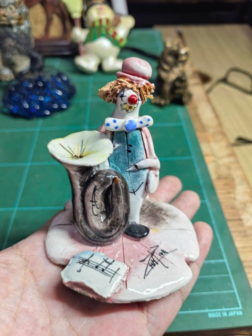 Clown Figurine (Category: Other Home Decor) located in Cebu City. Submitted by dudes_villanueva (Listing ID 1469273571, Image 1). Description: Clown Figurine in excellent condition Height: 3in.