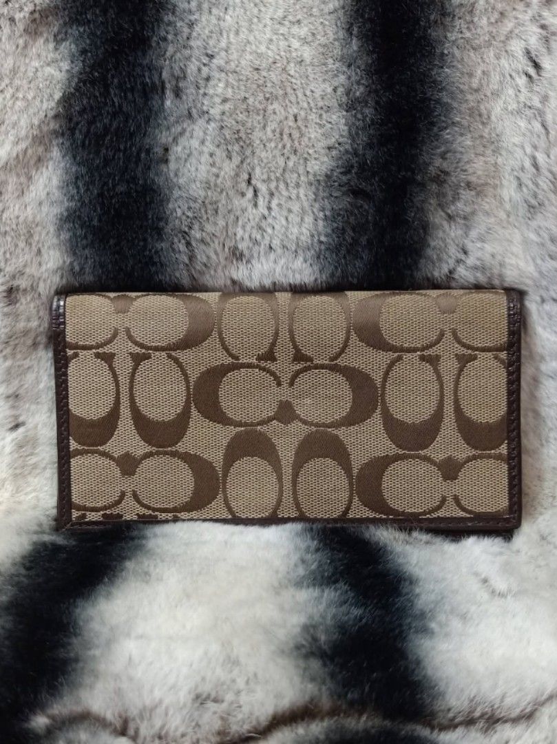 Coach bill holder (Category: Wallets & Card holders) located in Iloilo. Submitted by khonz (Listing ID 1469178555, Image 1). Description: no flaw.