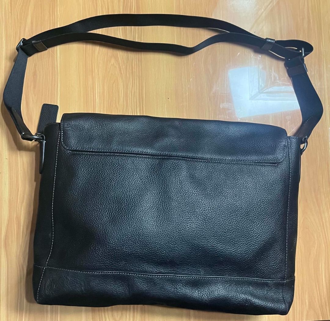 Coach Black Leather Messenger Bag (Category: Sling Bags) located in Manila. Submitted by senggggg. (Listing ID 1469191984, Image 3). Description: good condition working zip all no hidden issue check details and size.