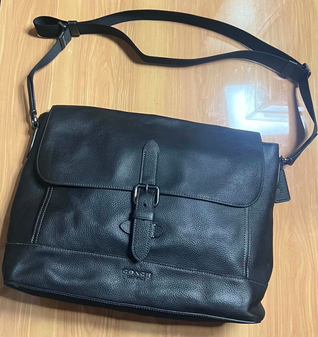 Coach Black Leather Messenger Bag (Category: Sling Bags) located in Manila. Submitted by senggggg. (Listing ID 1469191984, Image 2). Description: good condition working zip all no hidden issue check details and size.