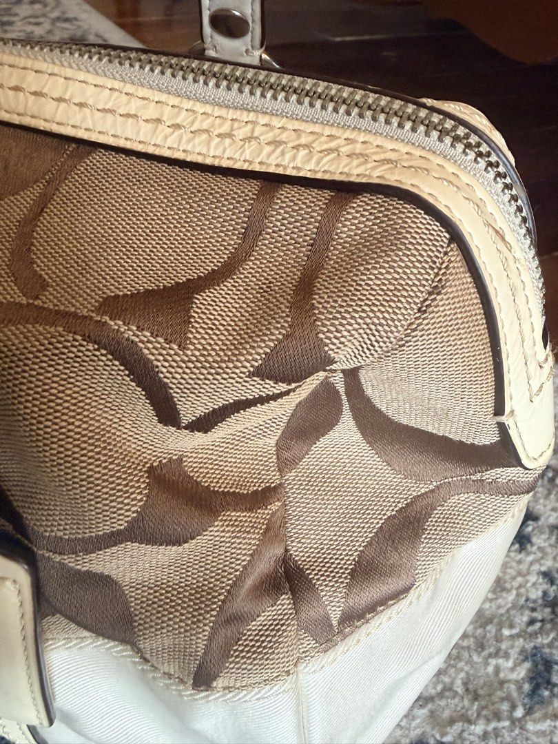Coach canvas (Category: Luxury Bags & Wallets) located in San Pascual. Submitted by s3resale (Listing ID 1469176311, Image 2). Description: Slight yellowish sa white part barely noticable ( vintage) No rubs Clean interior Ready to use...