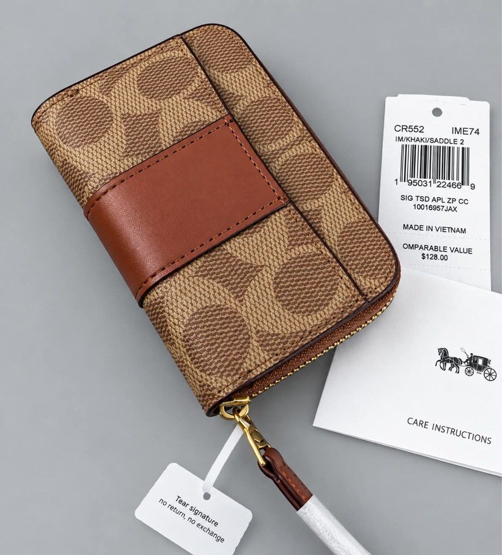 Coach Essential Small Zip Around Case in Signature Canvas (Category: Wallets & Card holders) located in Binan City. Submitted by pinkykeenshop (Listing ID 1469229258, Image 2). Description: .