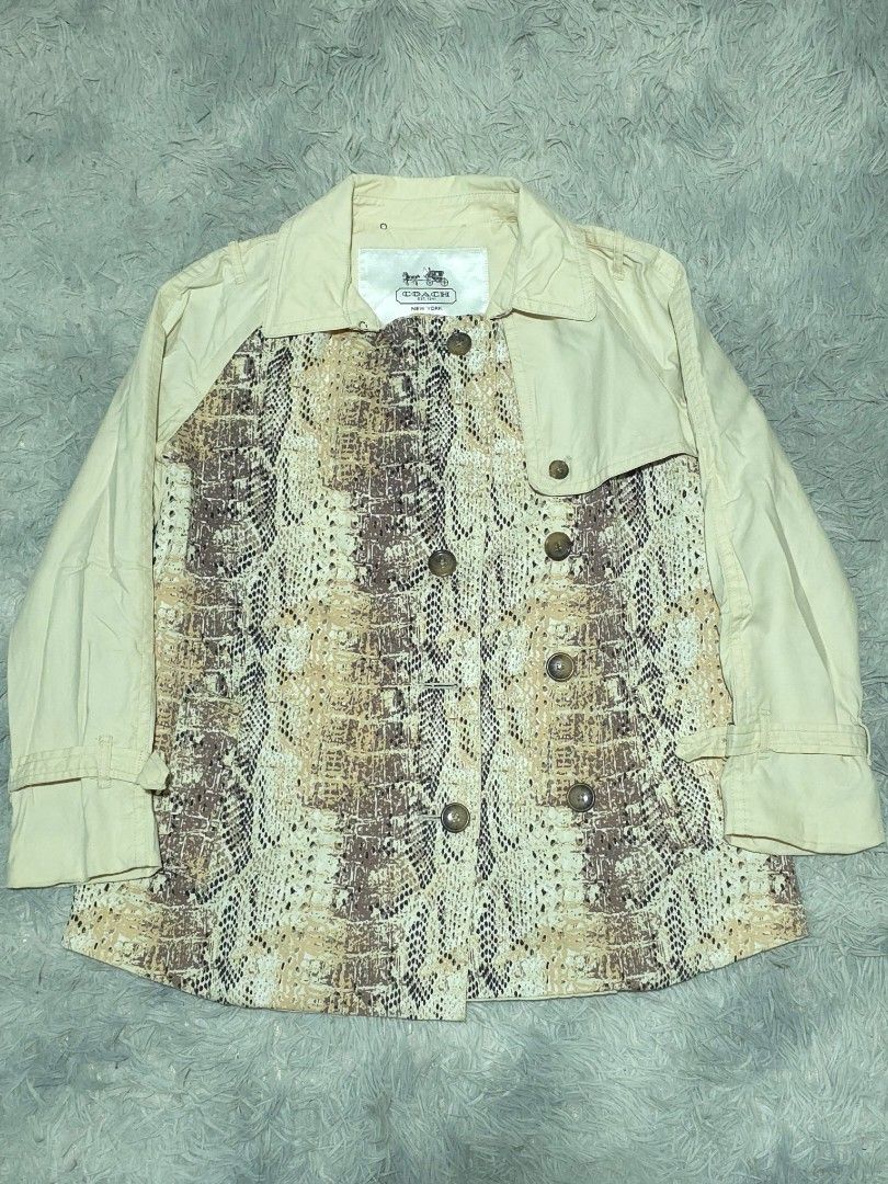 Coach Jacket (Category: Coats, Jackets and Outerwear) located in Abulug. Submitted by humanwhosellthings (Listing ID 1469321092, Image 1). Description: Size Medium 19.5W x 26L Excellent Condition No issue.