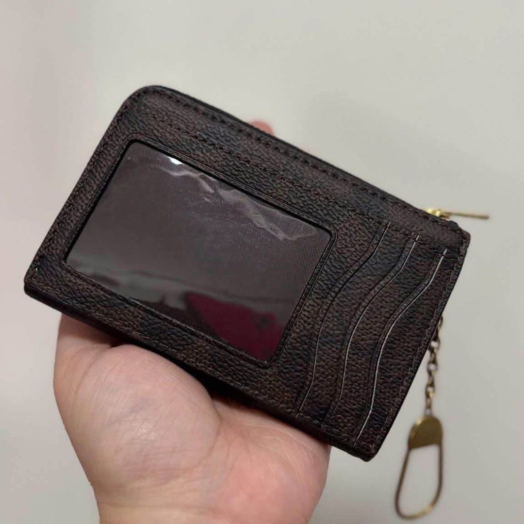Coach Key Zip Card Case (Category: Wallets & Card holders) located in Rizal. Submitted by mclluxurycollection (Listing ID 1469222196, Image 2). Description: Brand new Guaranteed original 💯 Last 1 pc.