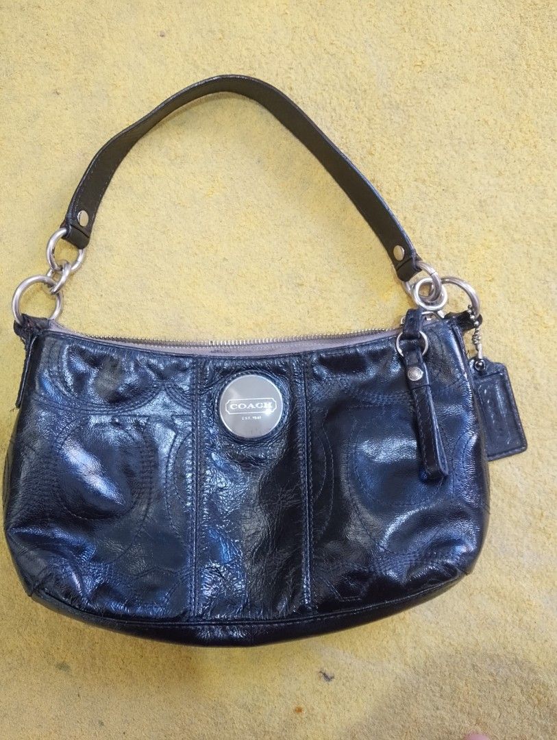 Coach kili bag (Category: Shoulder Bags) located in Roxas City. Submitted by leeeryue (Listing ID 1469237355, Image 1). Description: repainted see other photo for details.