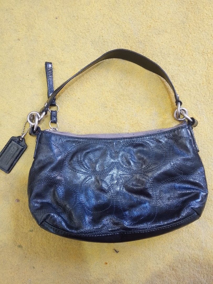 Coach kili bag (Category: Shoulder Bags) located in Roxas City. Submitted by leeeryue (Listing ID 1469237355, Image 2). Description: repainted see other photo for details.