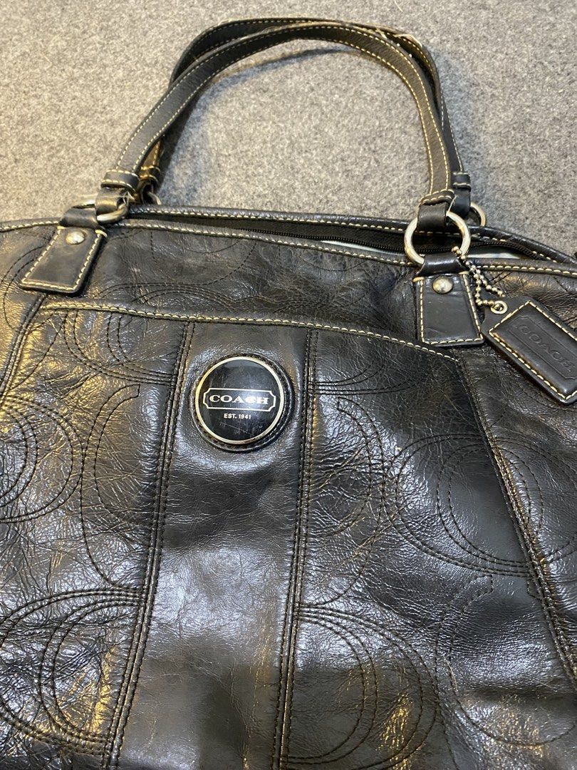 Coach leather bag (Category: Luxury Bags & Wallets) located in Cebu City. Submitted by andrei-adrian-petallar (Listing ID 1469346352, Image 2). Description: .