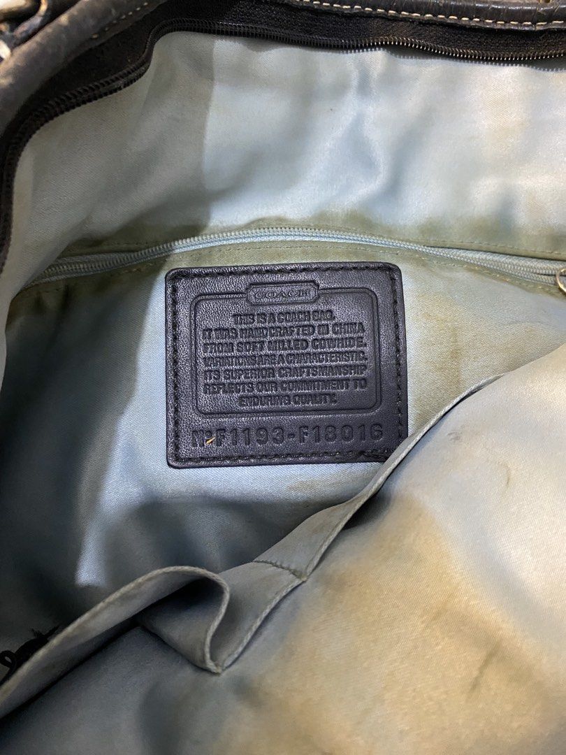 Coach leather bag (Category: Luxury Bags & Wallets) located in Cebu City. Submitted by andrei-adrian-petallar (Listing ID 1469346352, Image 3). Description: .