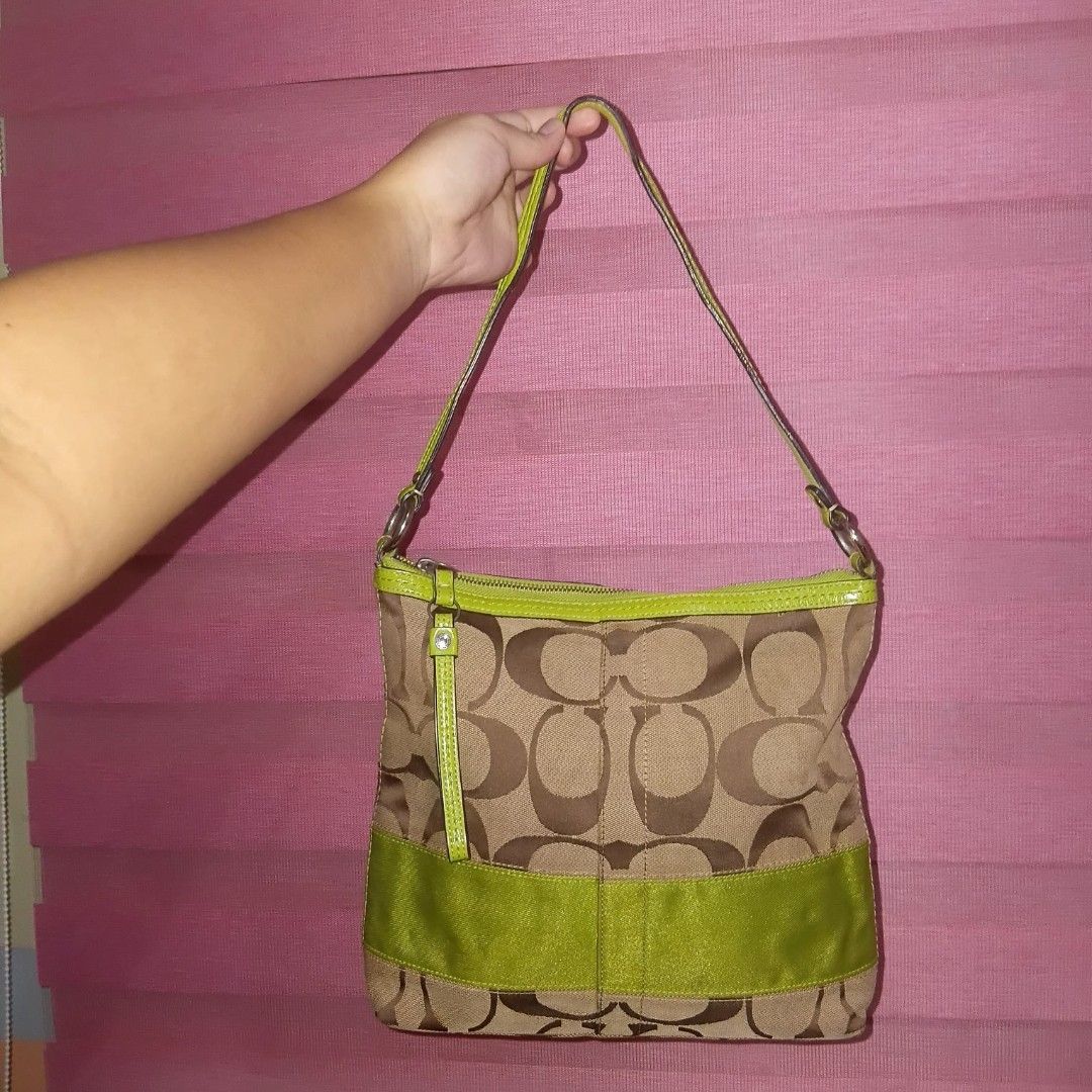 COACH LIME GREEN SHOULDER BAG (Category: Luxury Bags & Wallets) located in Manila. Submitted by twentyfifthbymaria (Listing ID 1469299067, Image 1). Description: -sourced from Japan -fits an ipad -on hand:>.