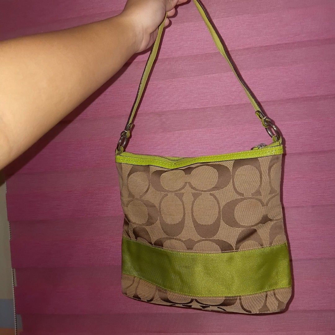 COACH LIME GREEN SHOULDER BAG (Category: Luxury Bags & Wallets) located in Manila. Submitted by twentyfifthbymaria (Listing ID 1469299067, Image 2). Description: -sourced from Japan -fits an ipad -on hand:>.