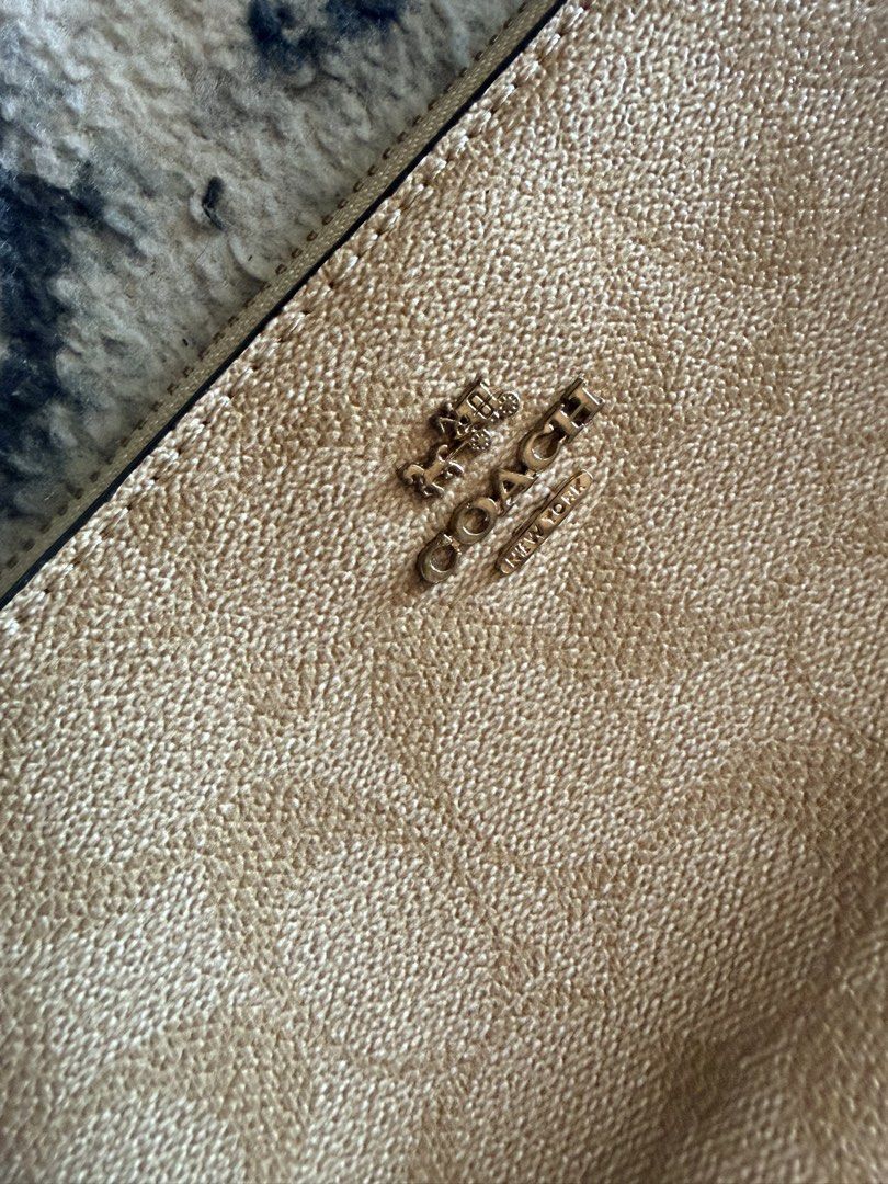 Coach nolita (Category: Luxury Bags & Wallets) located in San Pascual. Submitted by s3resale (Listing ID 1469175221, Image 2). Description: Faded hardware See photos Asa photos napo details ng bag :) .