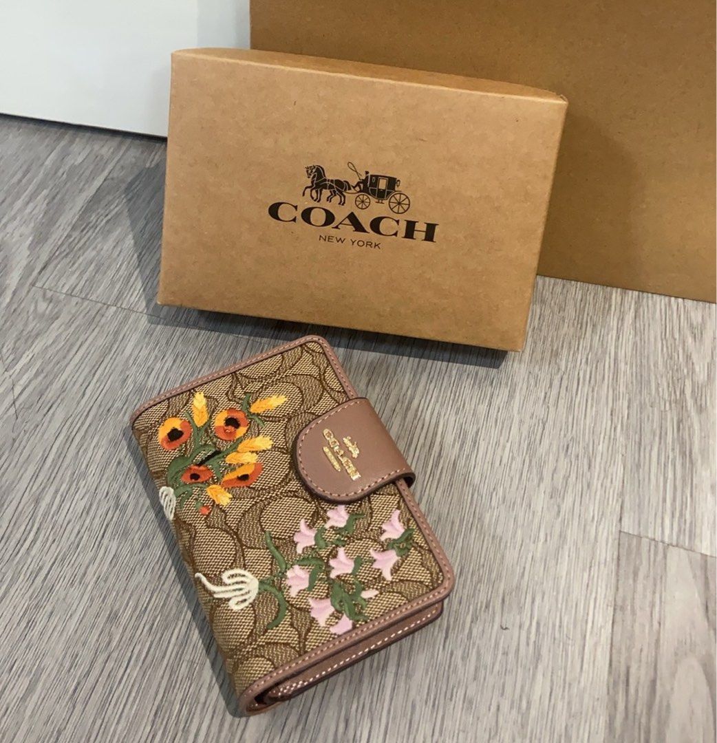 Coach Medium Wallet, Women's Fashion, Bags & Wallets, Wallets & Card ...