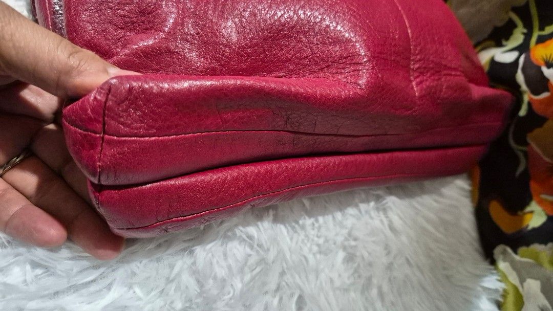 Coach Pink Leather Shoulder Bag (Category: Luxury Bags & Wallets) located in Manila. Submitted by ertya (Listing ID 1469381354, Image 3). Description: very good condition.