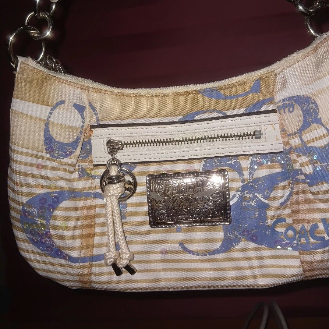 COACH POPPY SMALL (Category: Luxury Bags & Wallets) located in Manila. Submitted by twentyfifthbymaria (Listing ID 1469310718, Image 2). Description: .