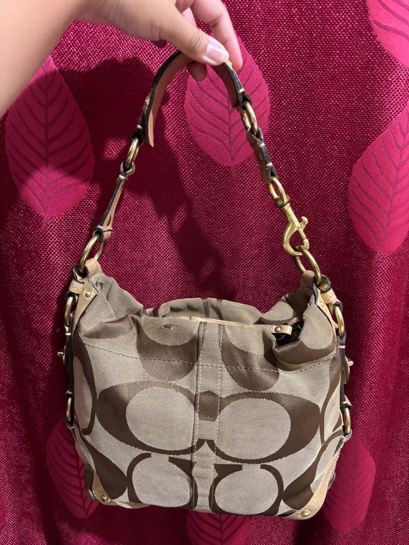 Coach Carly Small (Category: Luxury Bags & Wallets) located in Caloocan City. Submitted by classicurations (Listing ID 1469287934, Image 2). Description: my coach signature carly hobo bag 🤎 a classic y2k coach piece featuring the iconic brown and beige signature jacquard canvas, tan leather trim, and beautiful brass hardware. the perfect everyday shoulder bag with that effortlessly vintage look that goes with almost anything. such a timeless pie