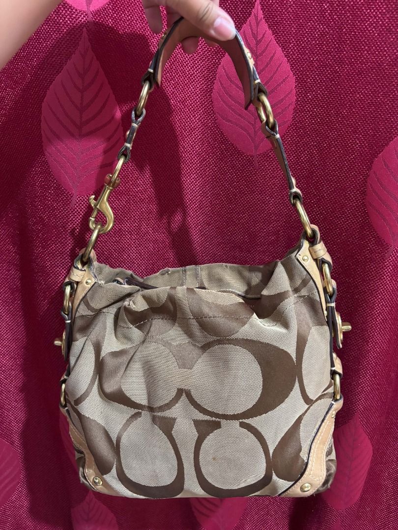 Coach Carly Small (Category: Luxury Bags & Wallets) located in Caloocan City. Submitted by classicurations (Listing ID 1469287934, Image 1). Description: my coach signature carly hobo bag 🤎 a classic y2k coach piece featuring the iconic brown and beige signature jacquard canvas, tan leather trim, and beautiful brass hardware. the perfect everyday shoulder bag with that effortlessly vintage look that goes with almost anything. such a timeless pie