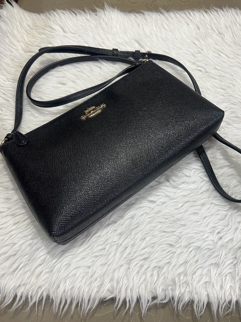 Coach sling (Category: Cross-body Bags) located in General Trias. Submitted by mybag2025 (Listing ID 1469167907, Image 2). Description: .
