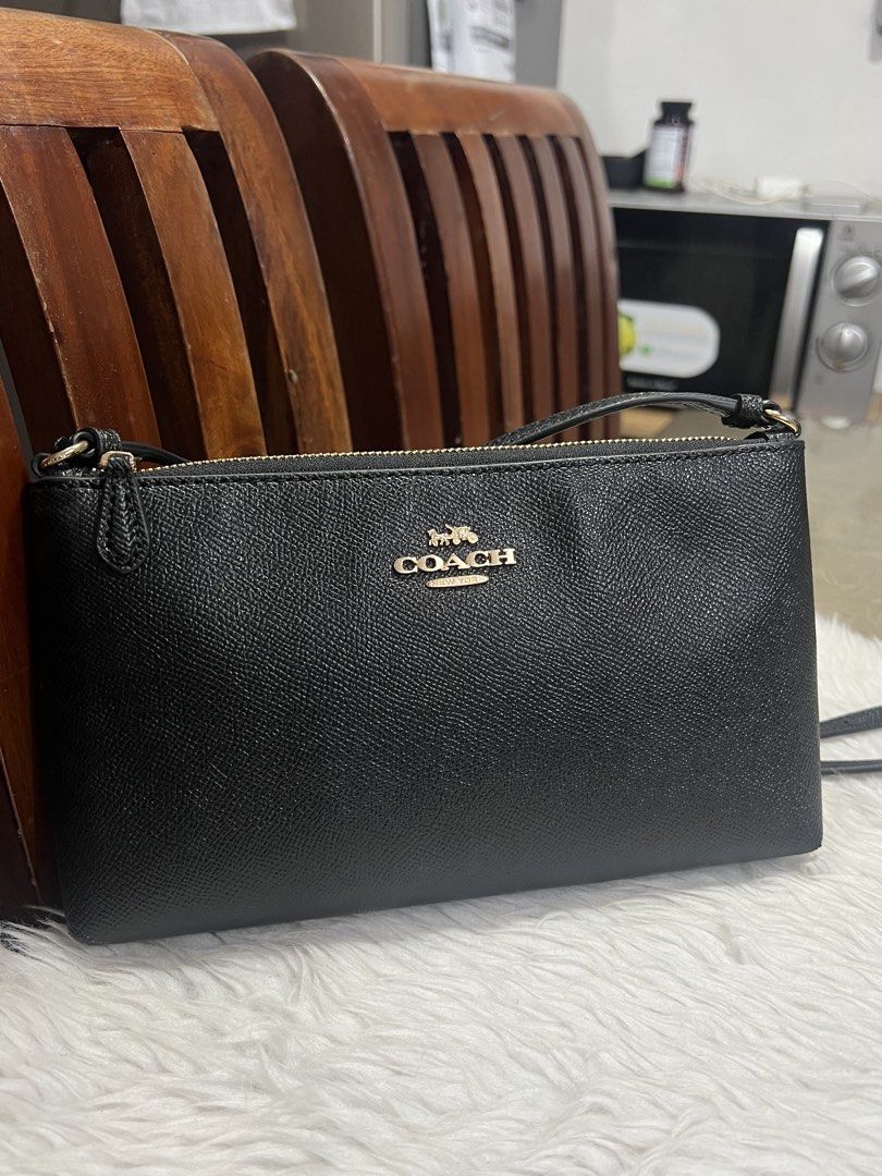 Coach sling (Category: Cross-body Bags) located in General Trias. Submitted by mybag2025 (Listing ID 1469167907, Image 3). Description: .