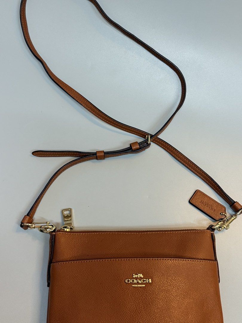 Coach Sling (Category: Cross-body Bags) located in Cebu City. Submitted by ricahsukaybags_2017 (Listing ID 1469229421, Image 2). Description: Coach sling. Very gwapa no major flaws.