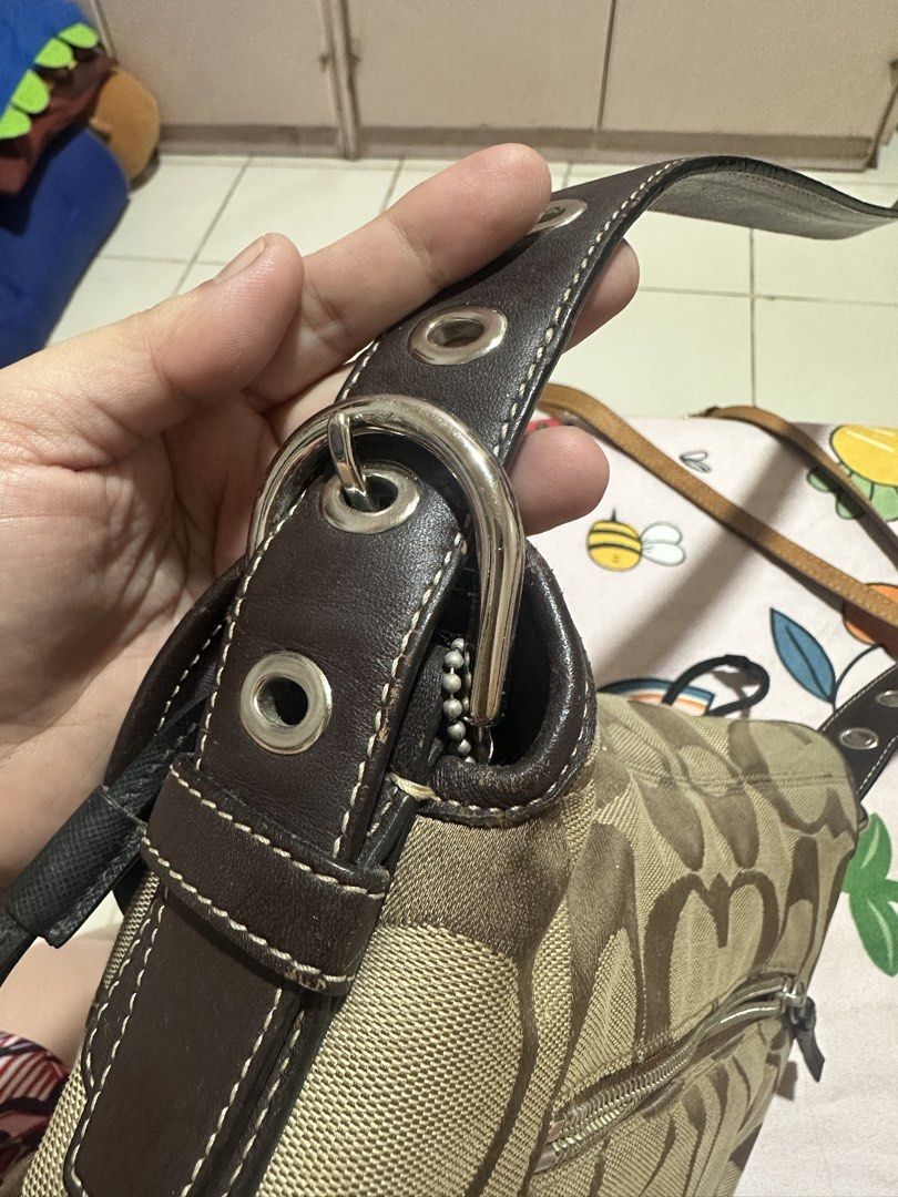 Coach sling bag (Category: Cross-body Bags) located in Lipa City. Submitted by jmariebbb (Listing ID 1469255479, Image 3). Description: Coach authentic sling bag. Sf: 200 Price Negotiable to sure buyers .