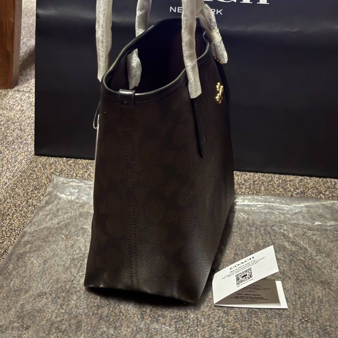 Coach Small City Tote in Walnut (Category: Luxury Bags & Wallets) located in Pasig City. Submitted by madiscarte.ph (Listing ID 1469240724, Image 3). Description: New w tag and cc.