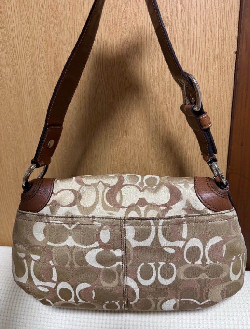 COACH SOHO SIGNATURE FLAP (Category: Luxury Bags & Wallets) located in Caloocan City. Submitted by grandpenguin-811b (Listing ID 1469196964, Image 2). Description: AUTHENTIC NO ISSUE THRIFTED ITEMS CHECK TAGS PAUNAHAN .
