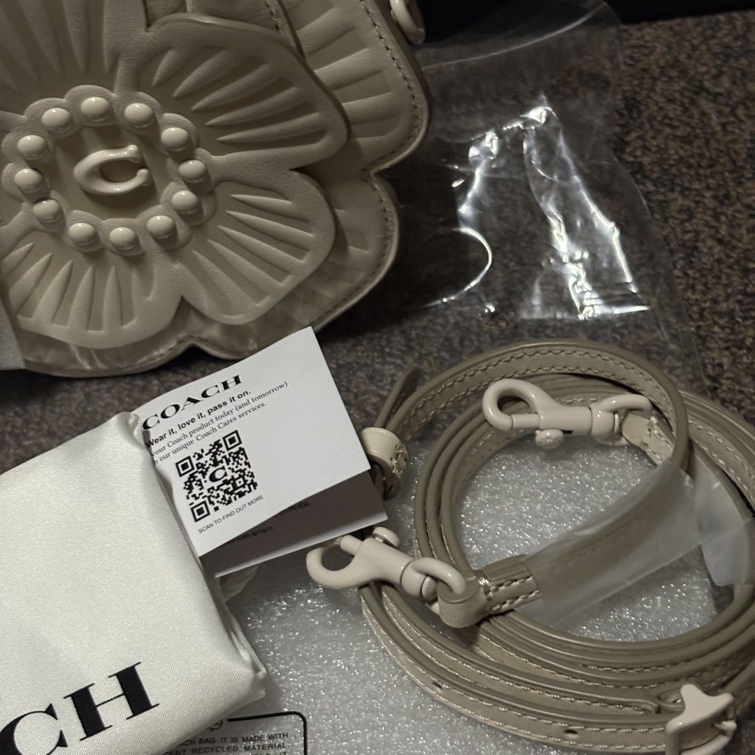 Coach Tea Rose Mini Bag (Category: Luxury Bags & Wallets) located in Pasig City. Submitted by madiscarte.ph (Listing ID 1469240524, Image 2). Description: New w cc and dustbag.