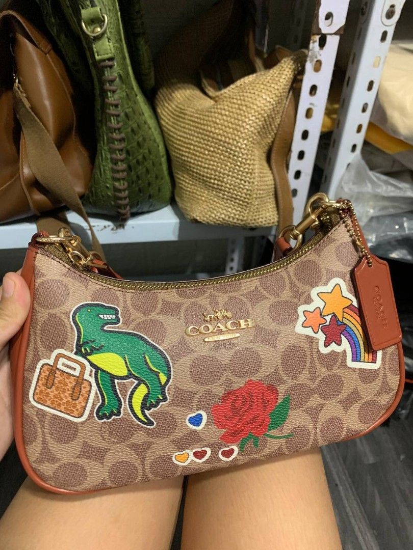 Coach Teri Shoulder/Sling Bag (Category: Shoulder Bags) located in Valenzuela. Submitted by _prettysimplecollection (Listing ID 1469318832, Image 2). Description: .